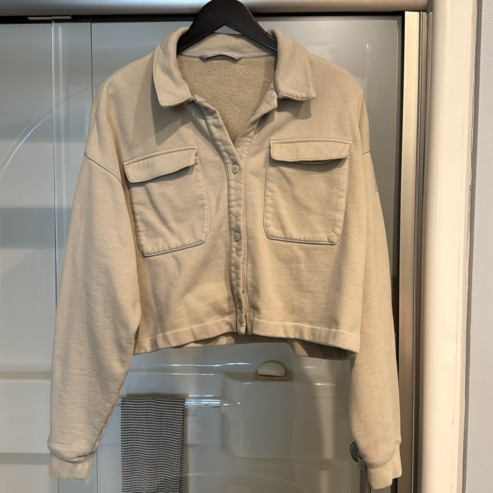 Alo button down crop jacket   Very good condition
